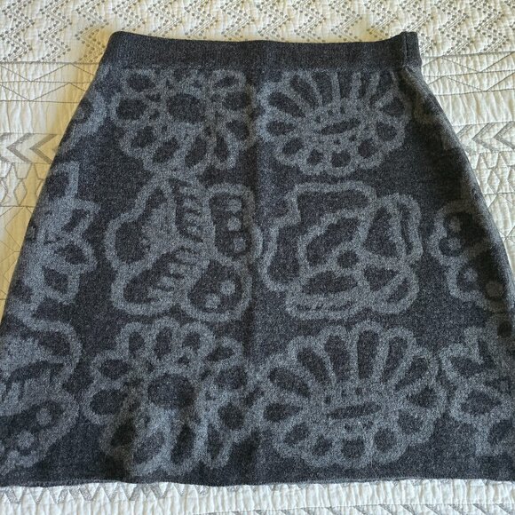 Uniglo 100% Lambs Wool Soufflé Mini Skirt Marimekko Size Medium NWT - Picture 1 of 6
